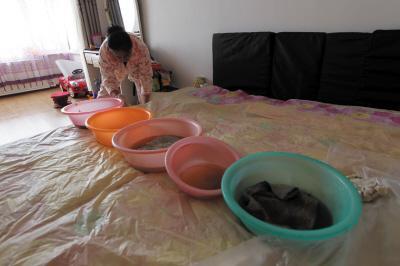 宁洱楼上漏水，住户失联，小区没物管，业主维权难！律师来支招……